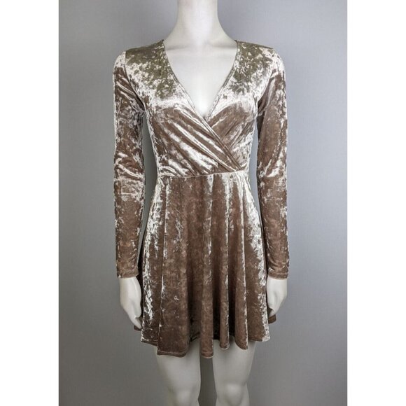 WOMEN'S CHAMPAGNE BEIGE VELOUR VELVET TEXTURED LONG SLEEVE V-NECK DRESS - SIZE S - Picture 1 of 7